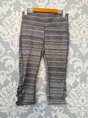 💫4/$25 • Xersion Grey Space-Dye Cropped Performance Leggings